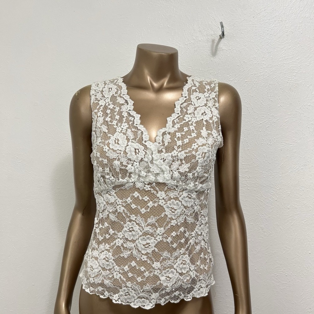 CAbi stretch Ivory Lace V-Neck Lined Tank Top‎ Sleeveless Blouse Sz M Whimsy Y2K
